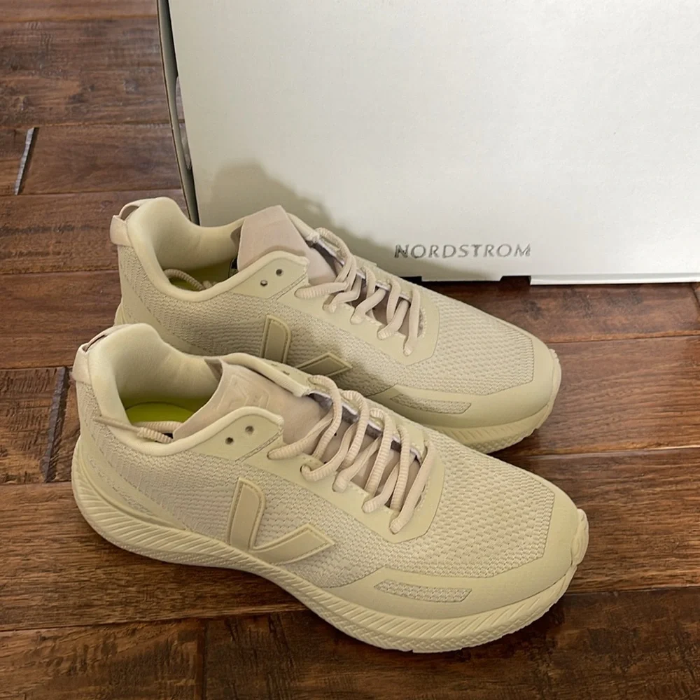 Veja Impala Engineered Mesh Running Sneaker in Natural Pierre EU 37 US 6